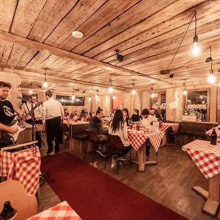 Alpino Lodge Bivio Livigno Eksteriør billede